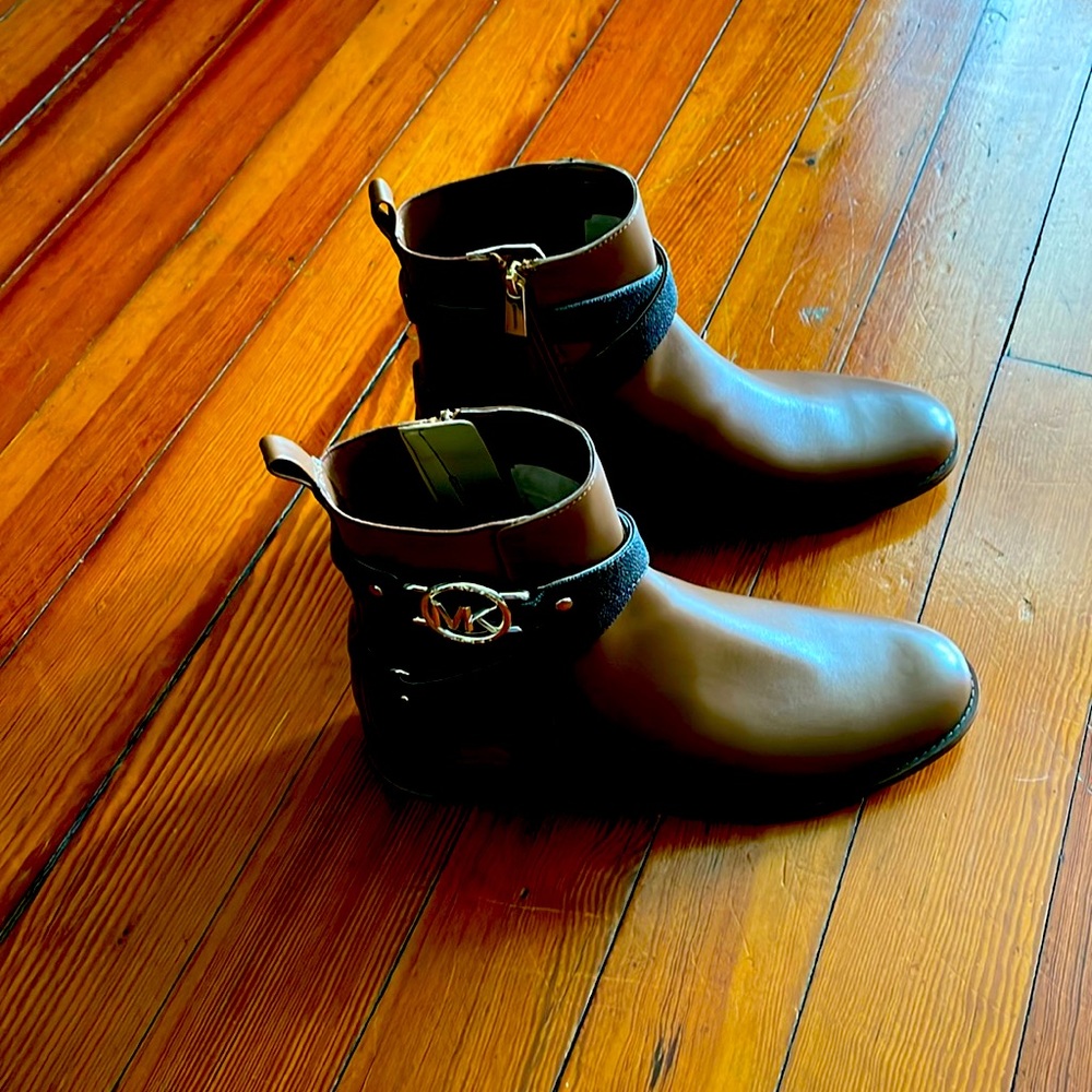 Women's Rory Signature Ankle Side-Zip Flat Booties.